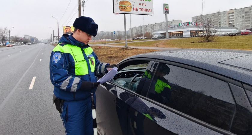 Водителей с многолетним стажем заставят пересдавать права в мае: в ином случае нужно будет заплатить 30 000 рублей штрафа