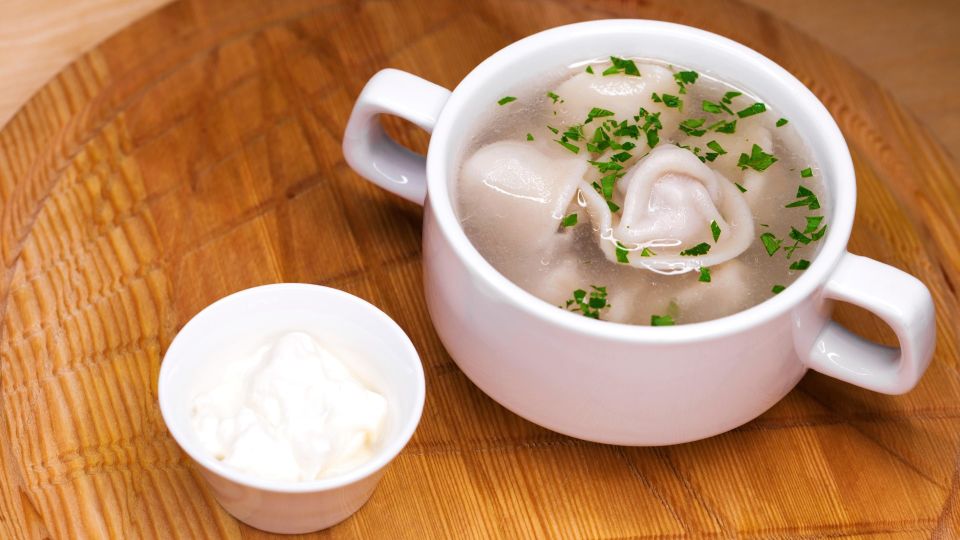 Бульон от пельменей станет в разы вкуснее: вот как превратить блюдо в ресторанное
