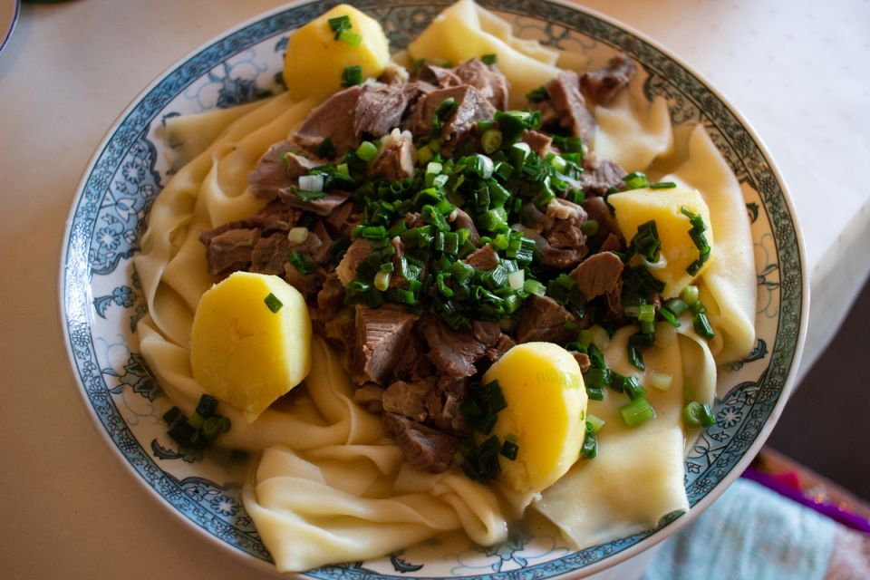 Бешбармак: сердце казахской кухни и его секреты