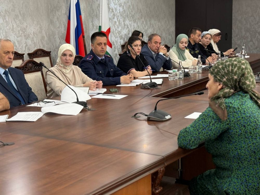 . В преддверии 1 июня - Международного дня защиты детей представитель следственного управления принял участие в приеме граждан