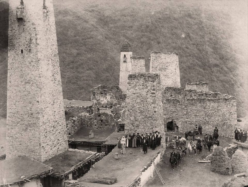  ,  1900 
