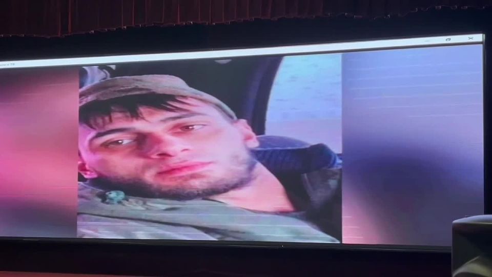 Председатель Народного Собрания Республики Ингушетия Магомет Тумгоев открыл «Парту Героя» и почётную именную доску, носящую имя Дзарахова Магомеда Вахаевича