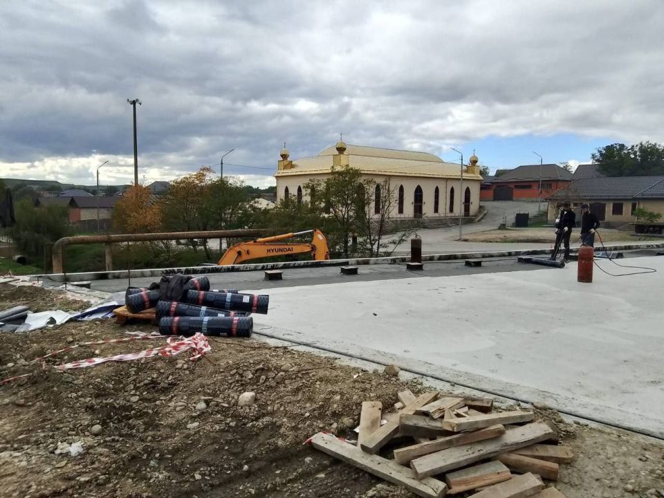 В Средних Ачалуках интенсивно реконструируют мост через реку Ачалуки