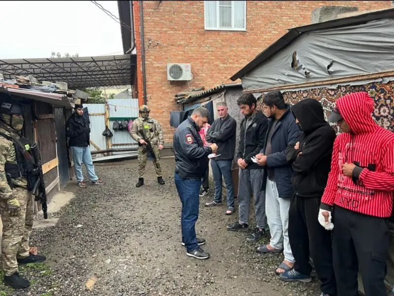 Более 40 мигрантов доставили в горотдел полиции после рейда в Назрани