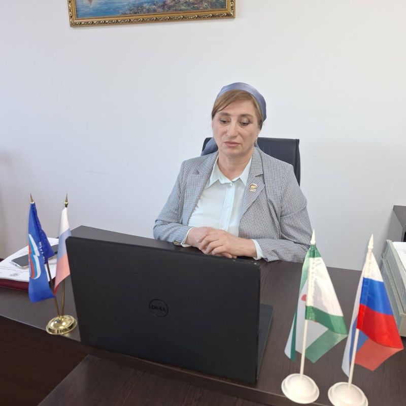 Заместитель председателя комитета Народного Собрания по бюджету и налогам Розат Долгиева в режиме ВКС принимает участие в заседании Государственной Думы по рассмотрению в первом чтении проекта федерального бюджета на 2026...