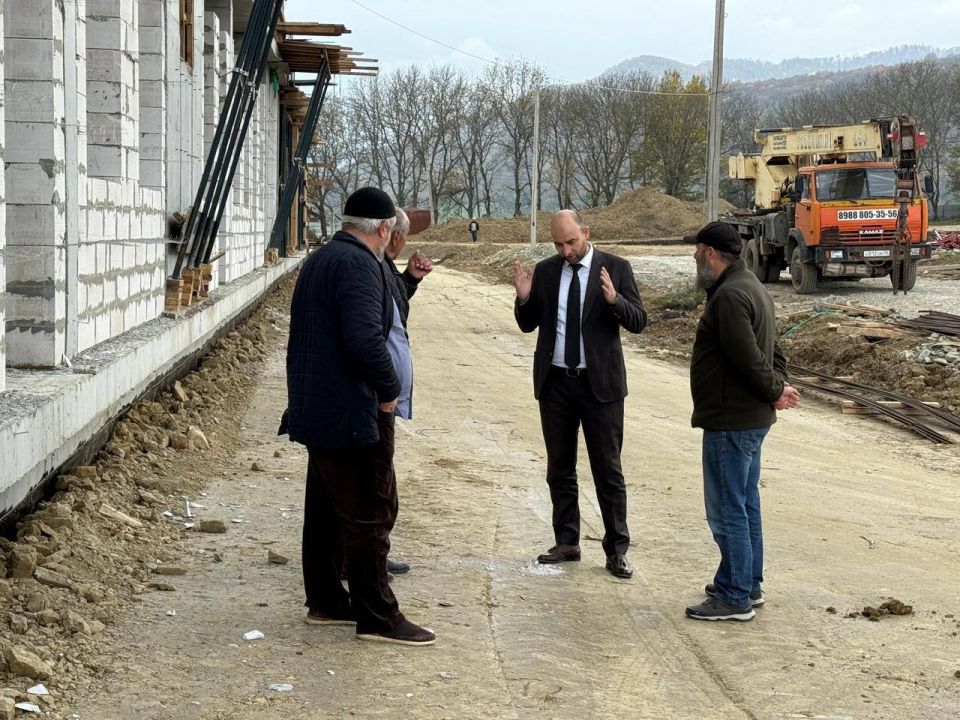 Министр строительства Мусса Илиев проверил ход строительных работ на очередном объекте