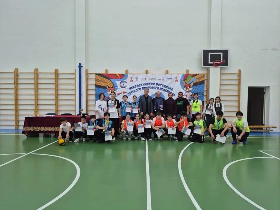 В Назрани прошел турнир по дворовому волейболу в рамках проекта «Единой России»