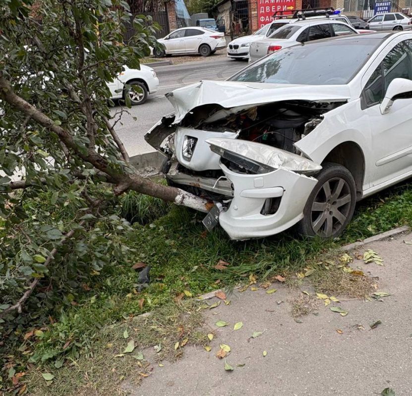 В 10:44 по (мск) 26.10.2025 года в Центр обработки вызовов «Служба 112» поступило сообщение о дорожно-транспортном происшествии в г. Назрань по улице Картоева