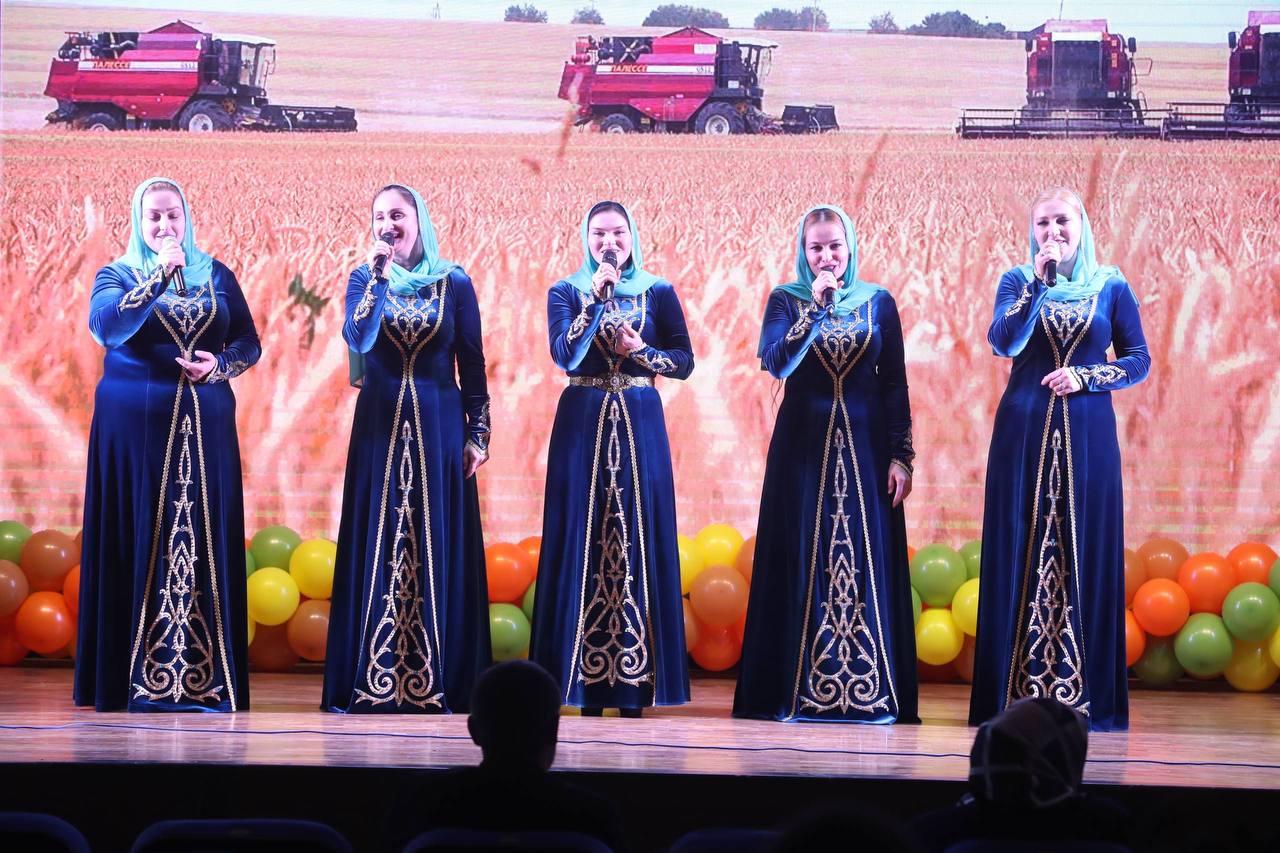 В городе Сунжа состоялось праздничное мероприятие «Дошо гуйре» (Золотая осень), приуроченное к Дню работников сельского хозяйства и перерабатывающей промышленности В городе Сунжа состоялось праздничное мероприятие «Дошо гуйре» (Золотая осень), приуроченное к Дню работников сельского хозяйства и перерабатывающей промышленности