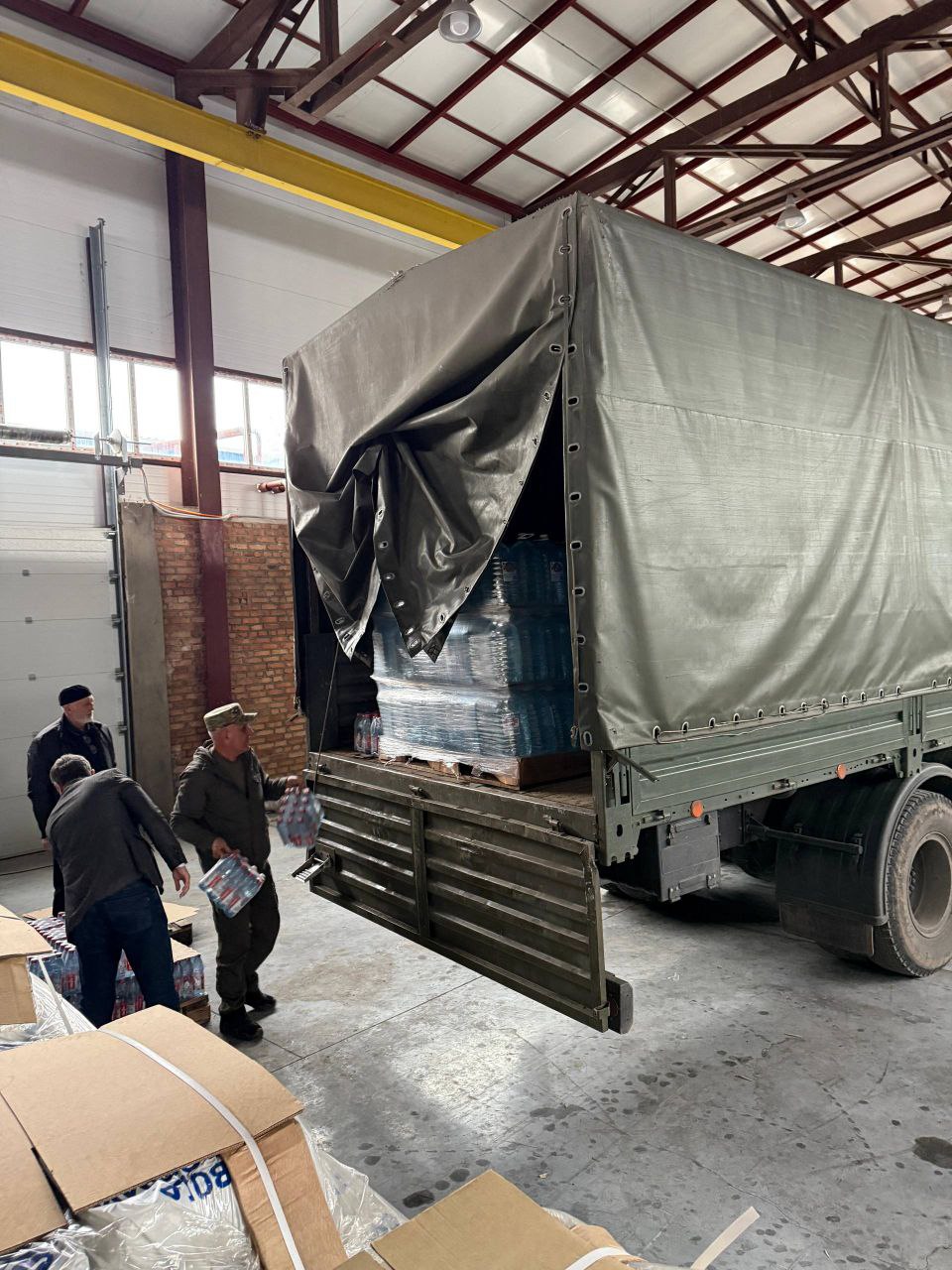 Очередная партия гуманитарной помощи доставлена в зону СВО Очередная партия гуманитарной помощи доставлена в зону СВО