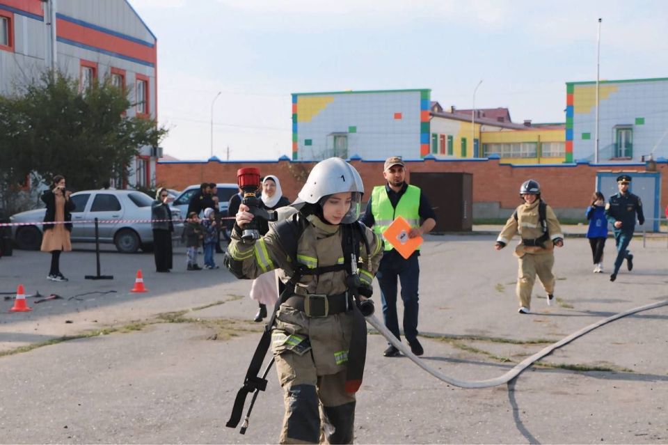ПОЖАРНЫЕ ГОНКИ: Ингушская молодежь примерила на себя роль спасателей
