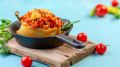Не мясо и не рис: современные хозяйки фаршируют перец этими консервами