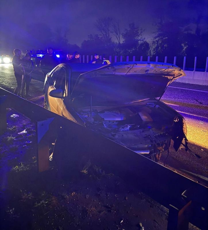 В 22:02 (мск) 27.10.2025 года в Центр обработки вызовов "Служба 112" поступило сообщение о дорожно-транспортном происшествии по ФАД «Р-217 Кавказ» в направлении с.п. Троицкое (в районе предприятия «Сад-Гигант Ингушетия»)