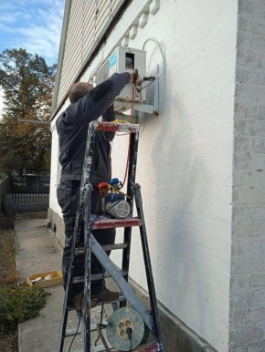 Специалисты аварийно-восстановительной бригады из Ингушетии установили современную сплит-систему в ФАП села Виноградное