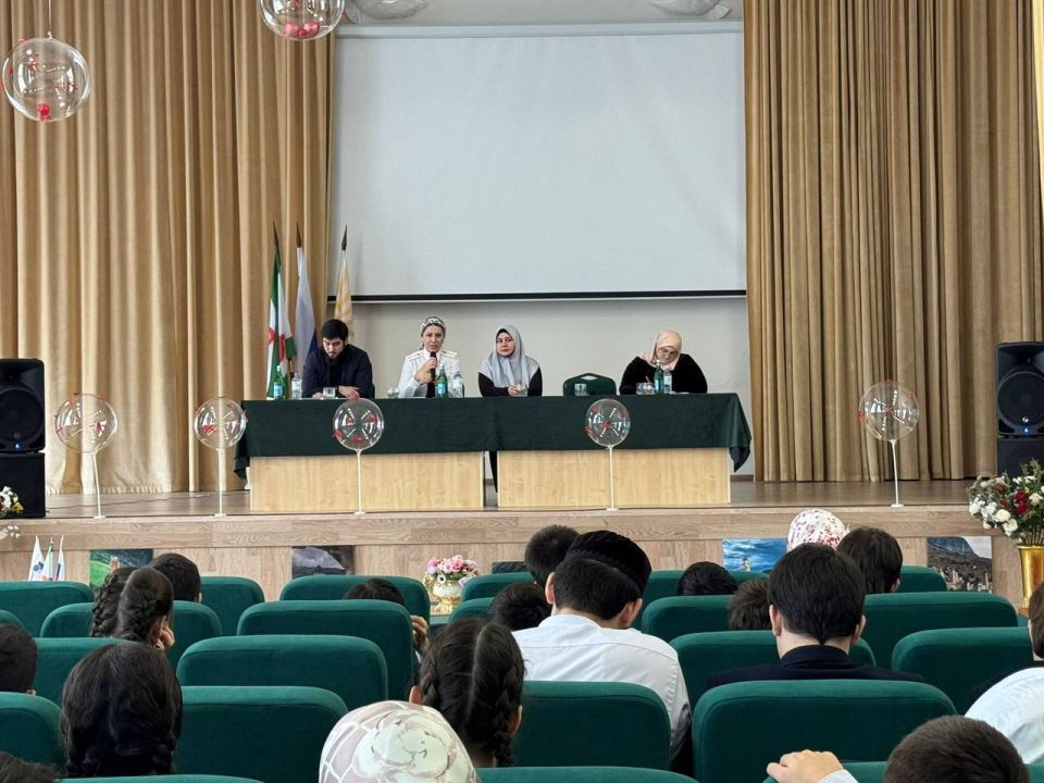 Полицейские обратились к сурхахинским школьникам