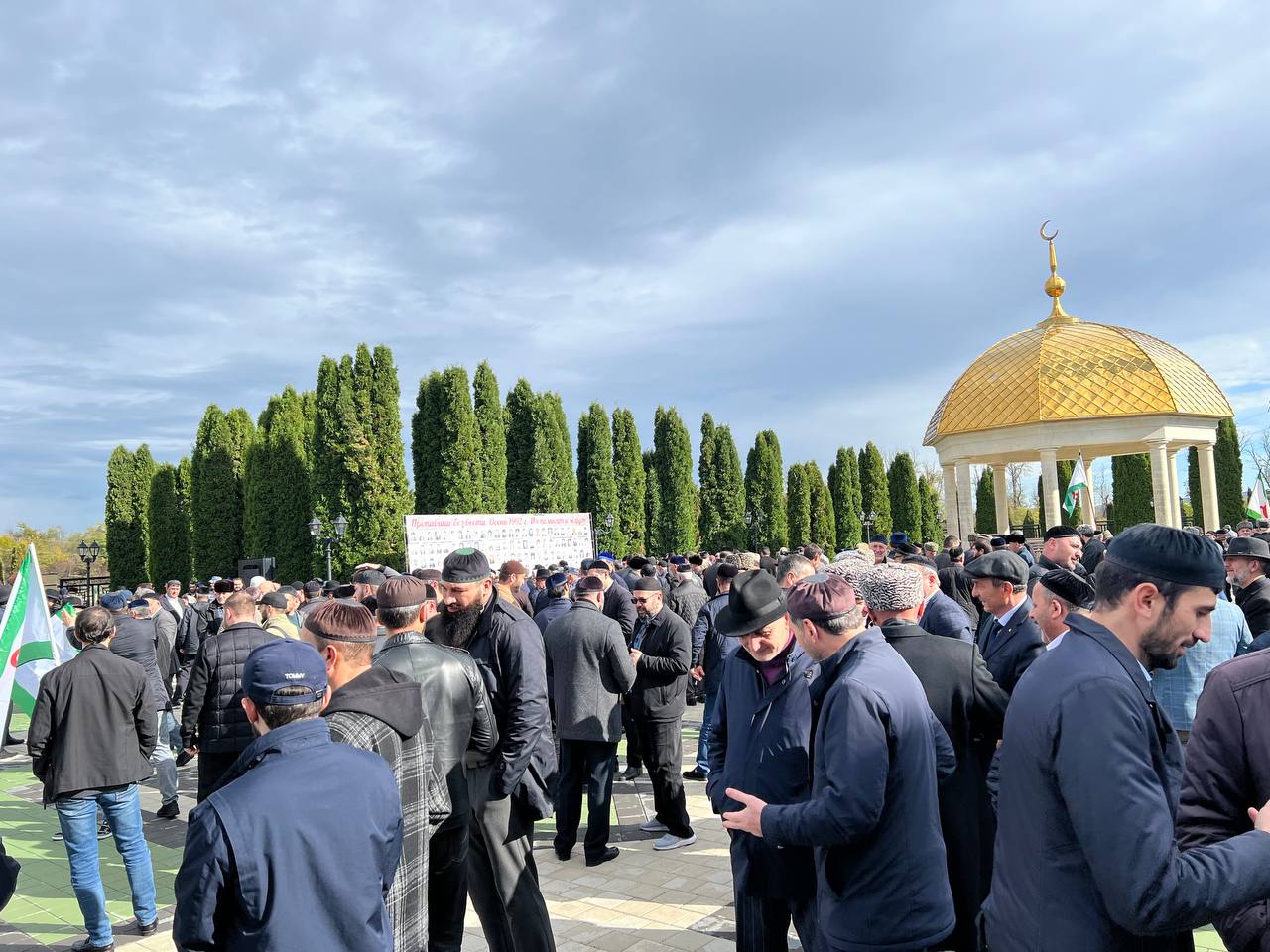 Сотрудники МЧС Республики Ингушетии во главе с исполняющим обязанности министра по делам гражданской обороны и чрезвычайным ситуациям Республики Ингушетия Александром Евлоевым приняли участие в республиканском траурном... Сотрудники МЧС Республики Ингушетии во главе с исполняющим обязанности министра по делам гражданской обороны и чрезвычайным ситуациям Республики Ингушетия Александром Евлоевым приняли участие в республиканском траурном...