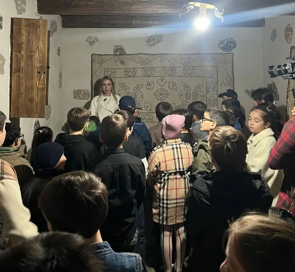 Для ребят из нуждающихся семей и детей бойцов СВО провели экскурсию по Магасу