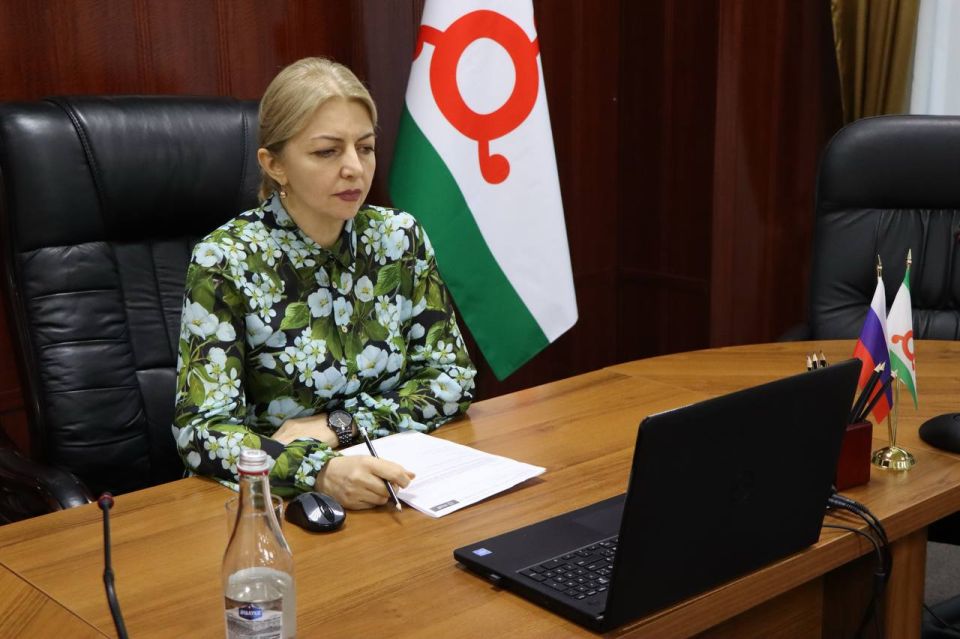 Вице-спикер, председатель комитета Народного Собрания по образованию, культуре и информационной политике Аза Хашиева в режиме ВКС принимает участие в заседании Государственной Думы, на котором во втором чтении...