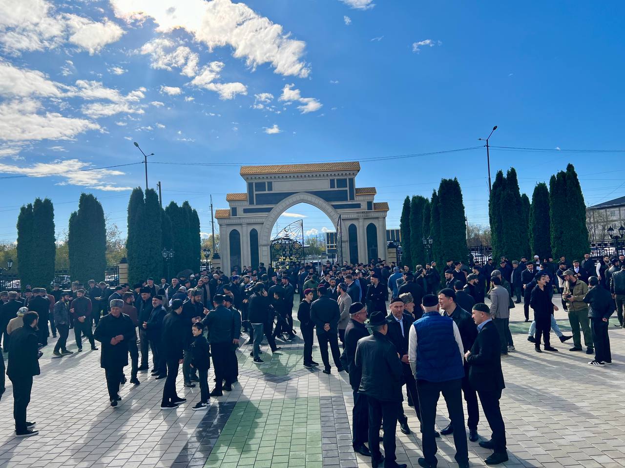 Сотрудники МЧС Республики Ингушетии во главе с исполняющим обязанности министра по делам гражданской обороны и чрезвычайным ситуациям Республики Ингушетия Александром Евлоевым приняли участие в республиканском траурном... Сотрудники МЧС Республики Ингушетии во главе с исполняющим обязанности министра по делам гражданской обороны и чрезвычайным ситуациям Республики Ингушетия Александром Евлоевым приняли участие в республиканском траурном...