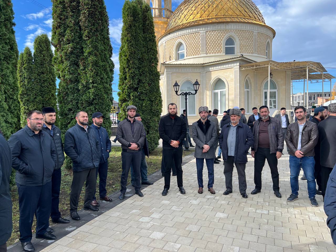 Сотрудники МЧС Республики Ингушетии во главе с исполняющим обязанности министра по делам гражданской обороны и чрезвычайным ситуациям Республики Ингушетия Александром Евлоевым приняли участие в республиканском траурном...