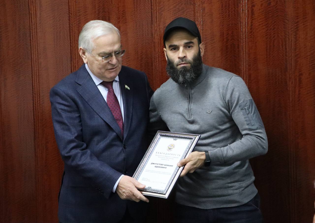 В Народном Собрании РИ состоялось торжественное награждение инициативной молодежи В Народном Собрании РИ состоялось торжественное награждение инициативной молодежи