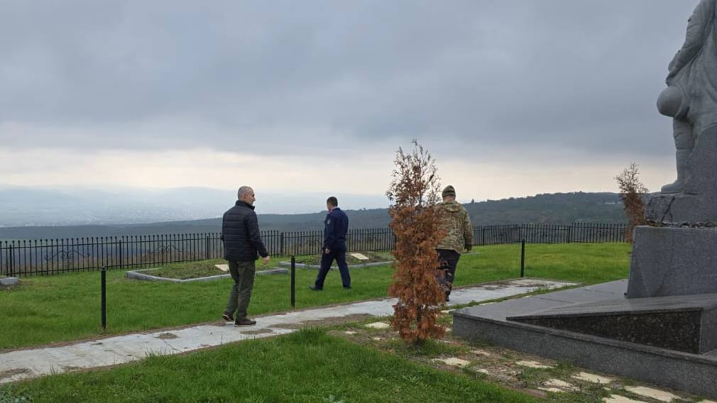 Сотрудники следственного управления СК России по Республике Ингушетия приняли участие в патриотическом субботнике Сотрудники следственного управления СК России по Республике Ингушетия приняли участие в патриотическом субботнике