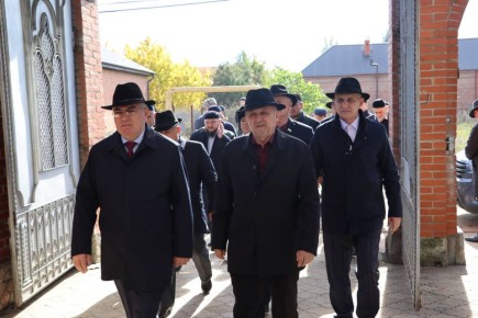 Магомет Тумгоев и депутаты Народного Собрания РИ побывали на похоронах бывшего депутата Народного Собрания РИ Сет-Салима Ахильгова, который скончался на 83-м году жизни после продолжительной болезни