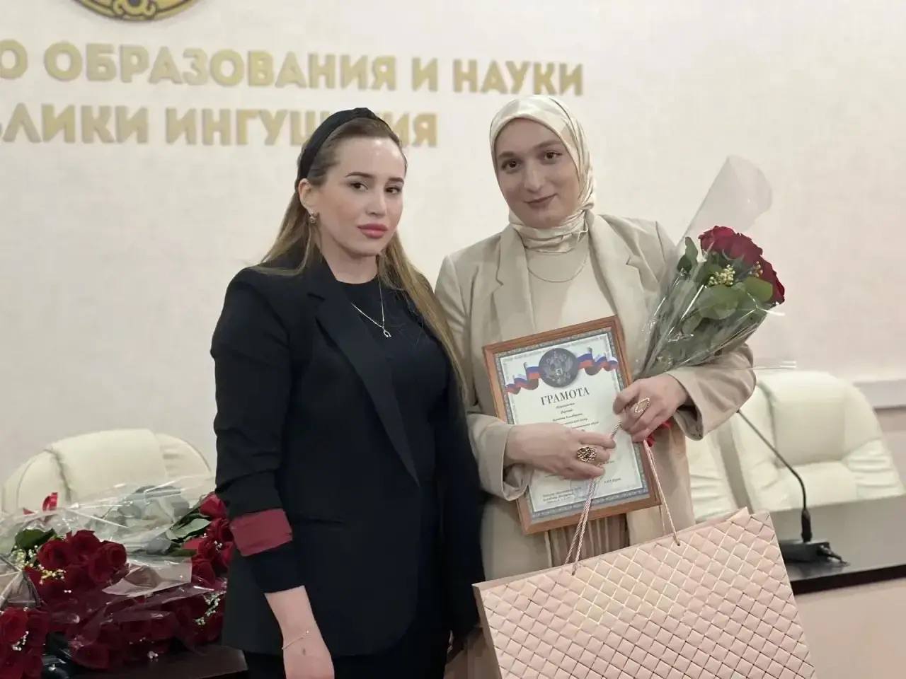 В Ингушетии наградили лучших педагогов республики В Ингушетии наградили лучших педагогов республики