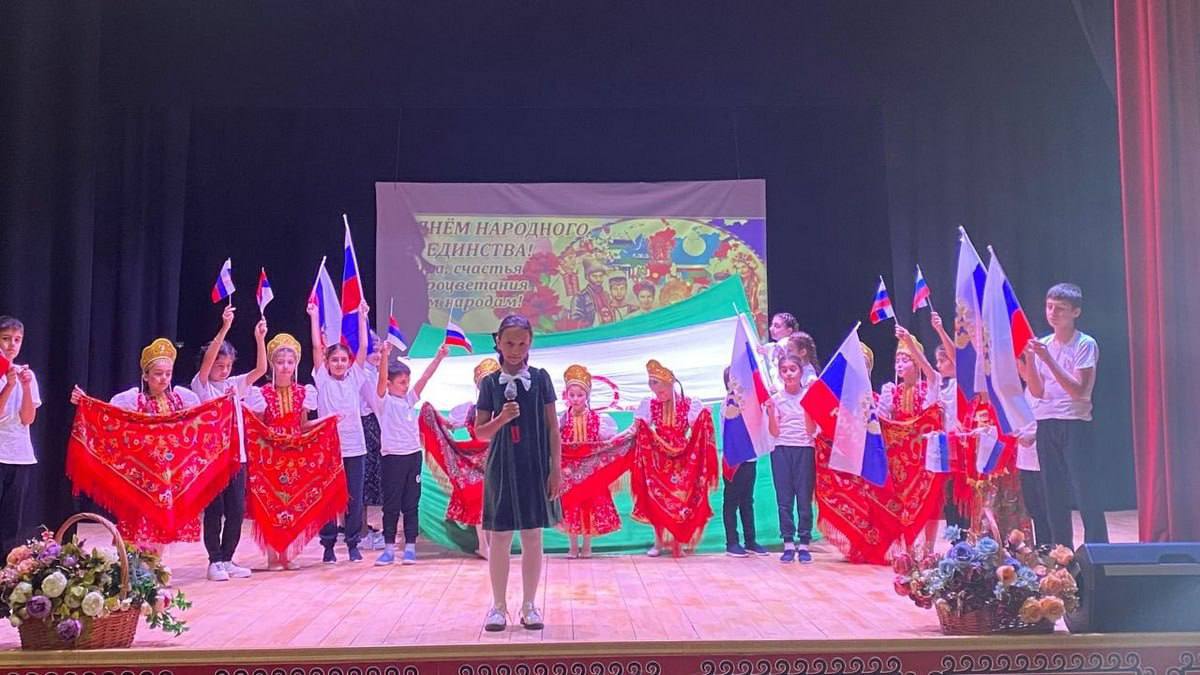 В Доме культуры сельского поселения Али-Юрт прошло праздничное мероприятие, приуроченное к Дню народного единства