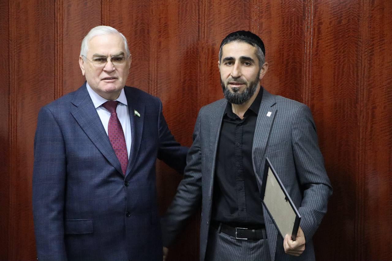 В Народном Собрании РИ состоялось торжественное награждение инициативной молодежи В Народном Собрании РИ состоялось торжественное награждение инициативной молодежи