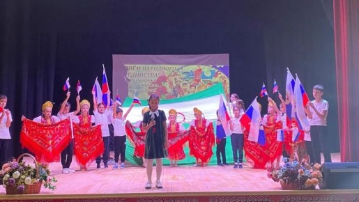 В Али-Юрте прошёл детский праздник ко Дню народного единства