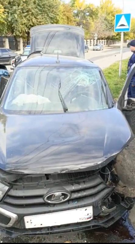 В 12:30 по (мск) 03.11.2025 года в Центр обработки вызовов «Служба 112» поступило сообщение о дорожно-транспортном происшествии в городе Сунжа на пересечении улиц Ленина и Нальгиева