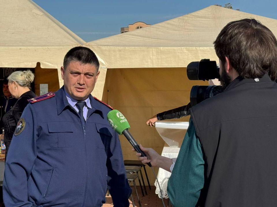 Сотрудник следственного управления принял участие в праздничном мероприятии, посвященном Дню народного единства Сотрудник следственного управления принял участие в праздничном мероприятии, посвященном Дню народного единства