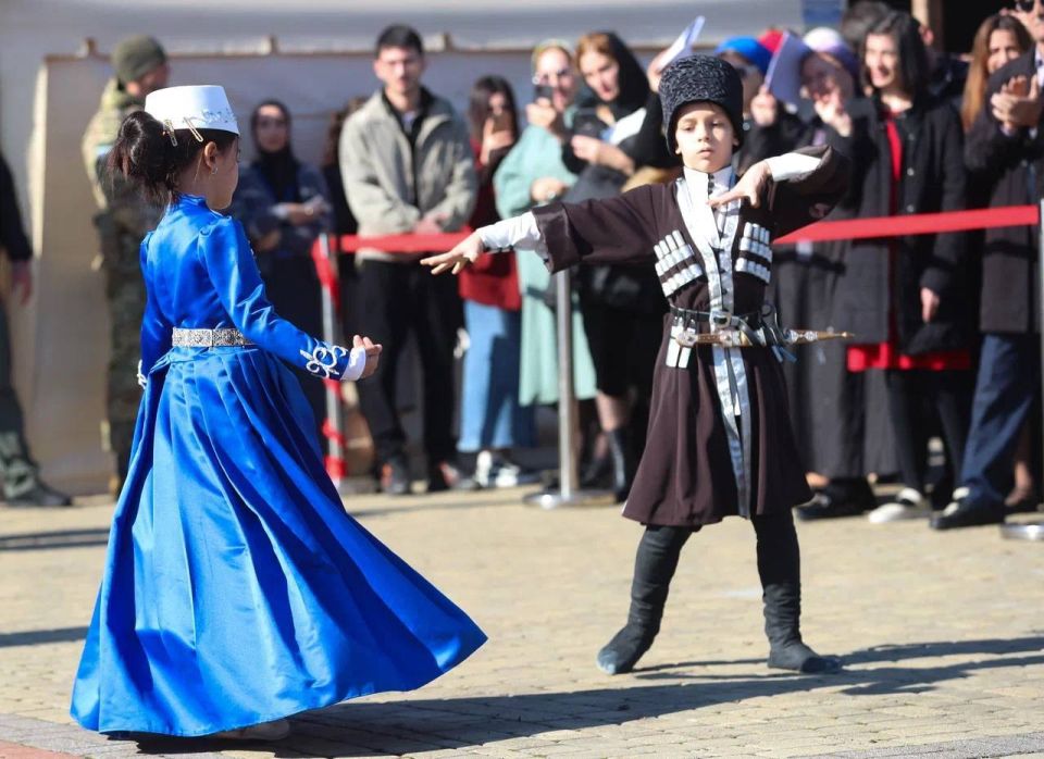 Сотрудник следственного управления принял участие в праздничном мероприятии, посвященном Дню народного единства Сотрудник следственного управления принял участие в праздничном мероприятии, посвященном Дню народного единства