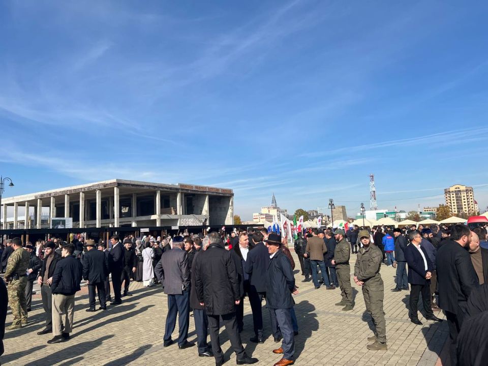 Сотрудники МЧС Ингушетии во главе с исполняющим обязанности министра по делам гражданской обороны и чрезвычайным ситуациям Республики Ингушетия Александром Евлоевым приняли участие в праздничном мероприятии, приуроченном ко... Сотрудники МЧС Ингушетии во главе с исполняющим обязанности министра по делам гражданской обороны и чрезвычайным ситуациям Республики Ингушетия Александром Евлоевым приняли участие в праздничном мероприятии, приуроченном ко...