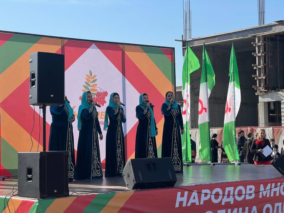 Сотрудники МЧС Ингушетии во главе с исполняющим обязанности министра по делам гражданской обороны и чрезвычайным ситуациям Республики Ингушетия Александром Евлоевым приняли участие в праздничном мероприятии, приуроченном ко... Сотрудники МЧС Ингушетии во главе с исполняющим обязанности министра по делам гражданской обороны и чрезвычайным ситуациям Республики Ингушетия Александром Евлоевым приняли участие в праздничном мероприятии, приуроченном ко...