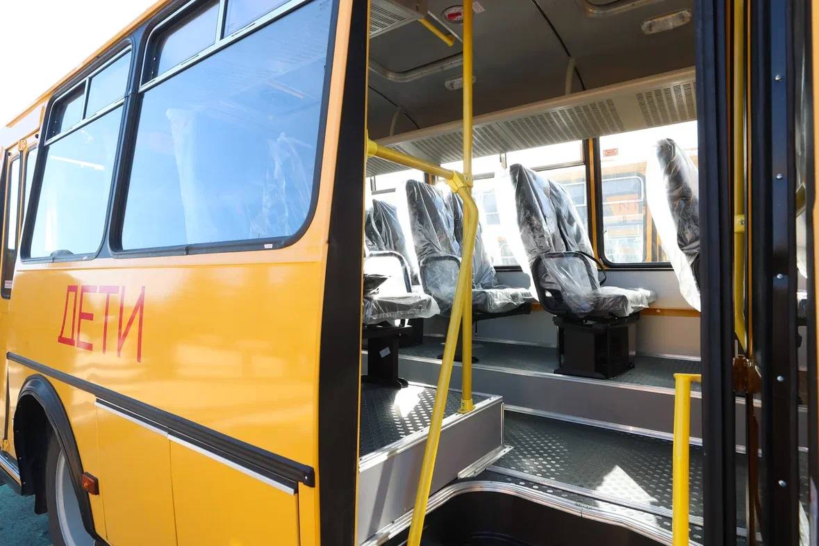 Глава Ингушетии вручил ключи от новых школьных автобусов Глава Ингушетии вручил ключи от новых школьных автобусов