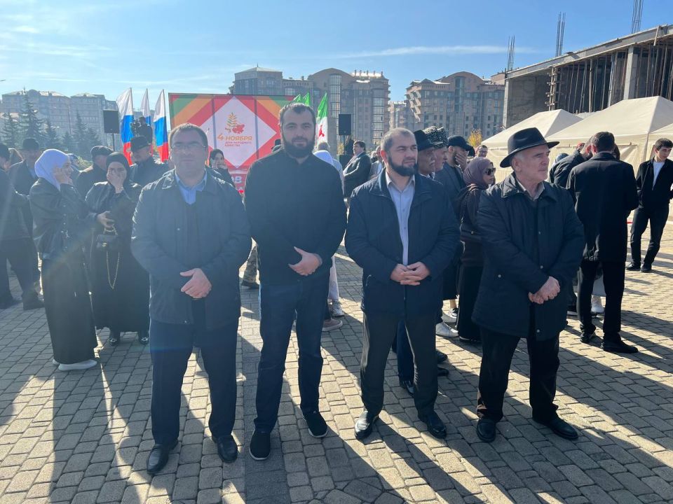 Сотрудники МЧС Ингушетии во главе с исполняющим обязанности министра по делам гражданской обороны и чрезвычайным ситуациям Республики Ингушетия Александром Евлоевым приняли участие в праздничном мероприятии, приуроченном ко... Сотрудники МЧС Ингушетии во главе с исполняющим обязанности министра по делам гражданской обороны и чрезвычайным ситуациям Республики Ингушетия Александром Евлоевым приняли участие в праздничном мероприятии, приуроченном ко...