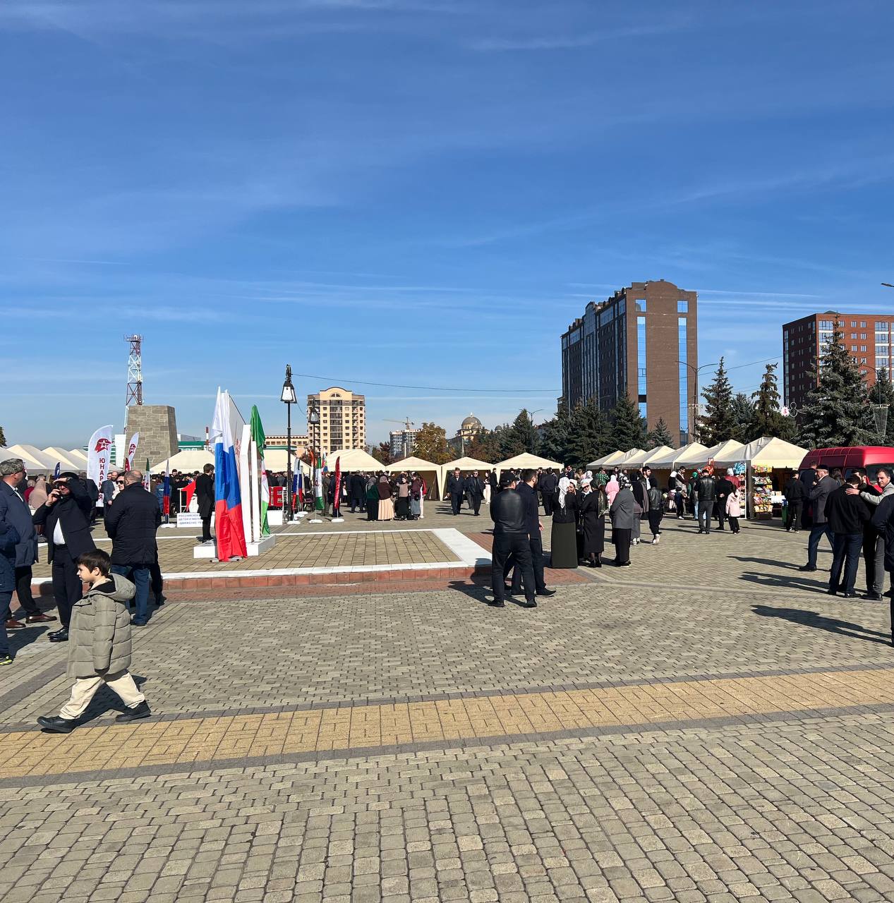 Сотрудники МЧС Ингушетии во главе с исполняющим обязанности министра по делам гражданской обороны и чрезвычайным ситуациям Республики Ингушетия Александром Евлоевым приняли участие в праздничном мероприятии, приуроченном ко... Сотрудники МЧС Ингушетии во главе с исполняющим обязанности министра по делам гражданской обороны и чрезвычайным ситуациям Республики Ингушетия Александром Евлоевым приняли участие в праздничном мероприятии, приуроченном ко...