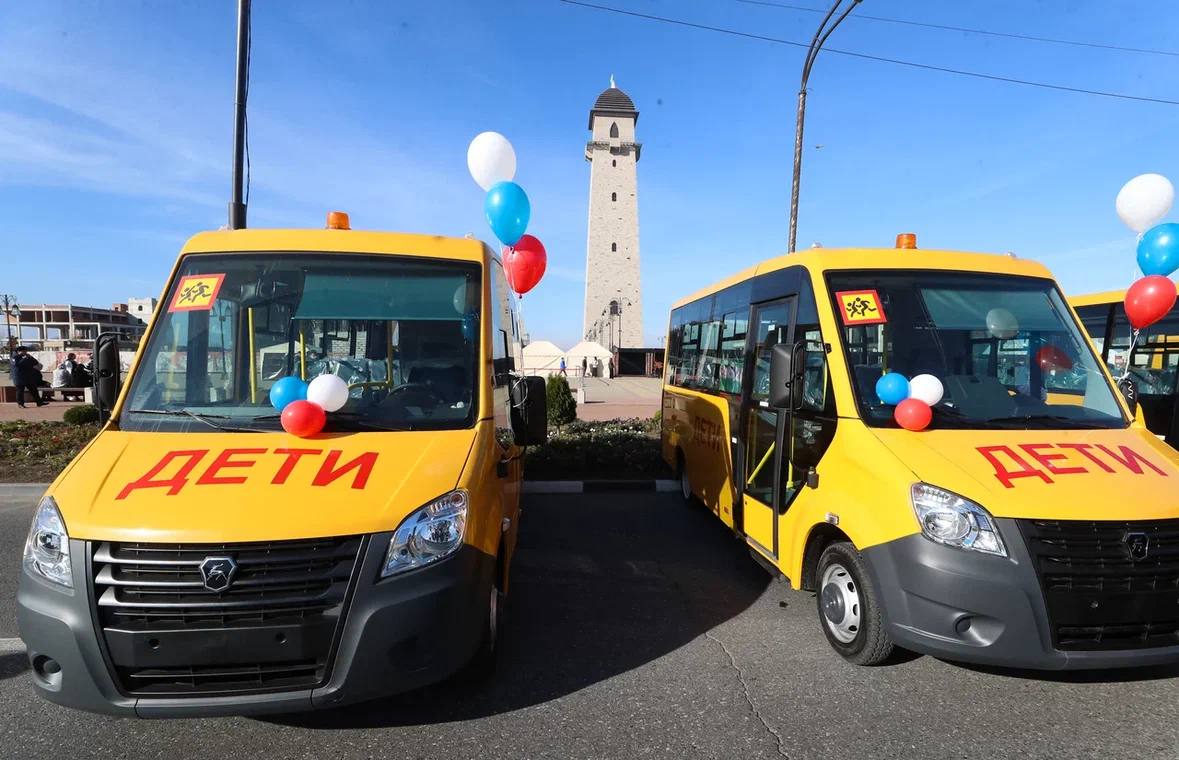 Глава Ингушетии вручил ключи от новых школьных автобусов Глава Ингушетии вручил ключи от новых школьных автобусов