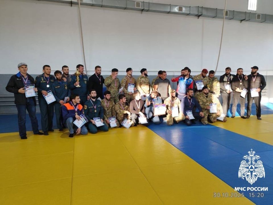 Сотрудники МЧС России одержали победу в турнире по армрестлингу и гиревому спорту Сотрудники МЧС России одержали победу в турнире по армрестлингу и гиревому спорту