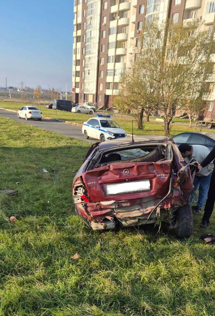 В 15:20 по мск 06.11.2025 года в центр обработки вызовов "Служба 112" поступило сообщение о дорожно-транспортном происшествии в г. Назрань, Насыр-Кортском административном округе в районе восемнадцатиэтажных домов В 15:20 по мск 06.11.2025 года в центр обработки вызовов "Служба 112" поступило сообщение о дорожно-транспортном происшествии в г. Назрань, Насыр-Кортском административном округе в районе восемнадцатиэтажных домов