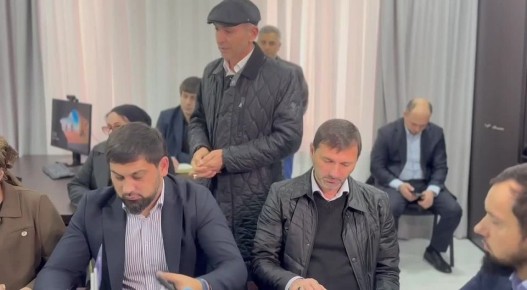 Вопросы ЖКХ обсудили на приеме граждан, который провел Председатель Народного Собрания РИ Магомет Тумгоев