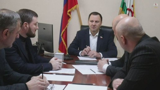 Сенатор Михаил Илезов провёл встречу с жителями Гамурзиевского округа: в центре внимания – строительство федеральной автодороги