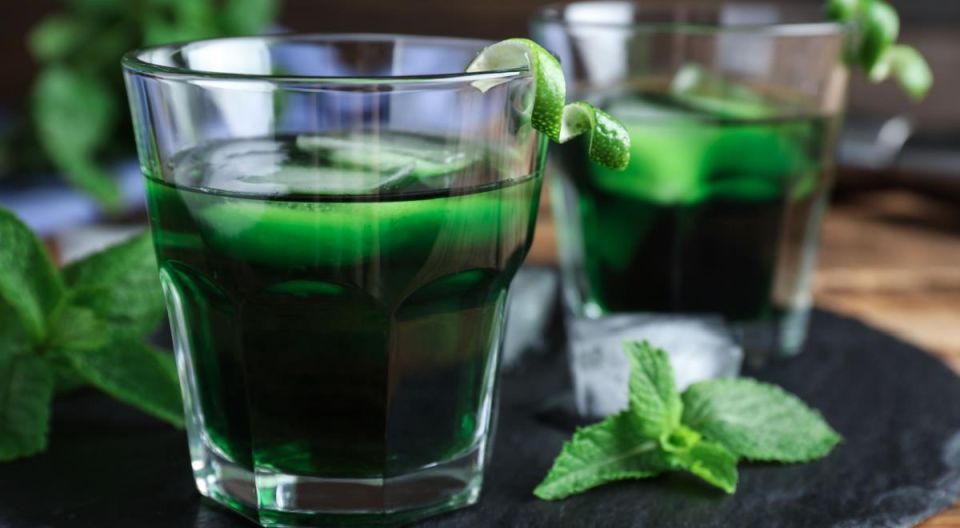 Освежающий базиликовый ликер: рецепт для летних вечеров