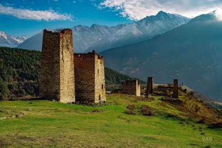 Фалхан — башенный посёлок на отроге Столовой горы, недалеко от села Ляжги