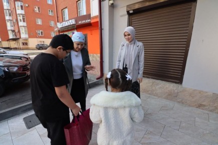 11 ноября 2025 года, в Международный день сирот, представители отдела опеки и попечительства администрации города Магас провели визит в семьи, где проживают дети-сироты под опекой и попечительством