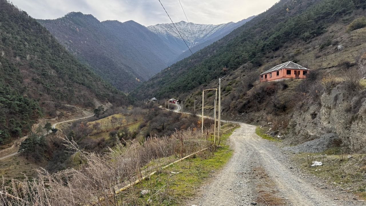 Начался ремонт автомобильной дороги на улице Чикобава в с.п. Джейрах