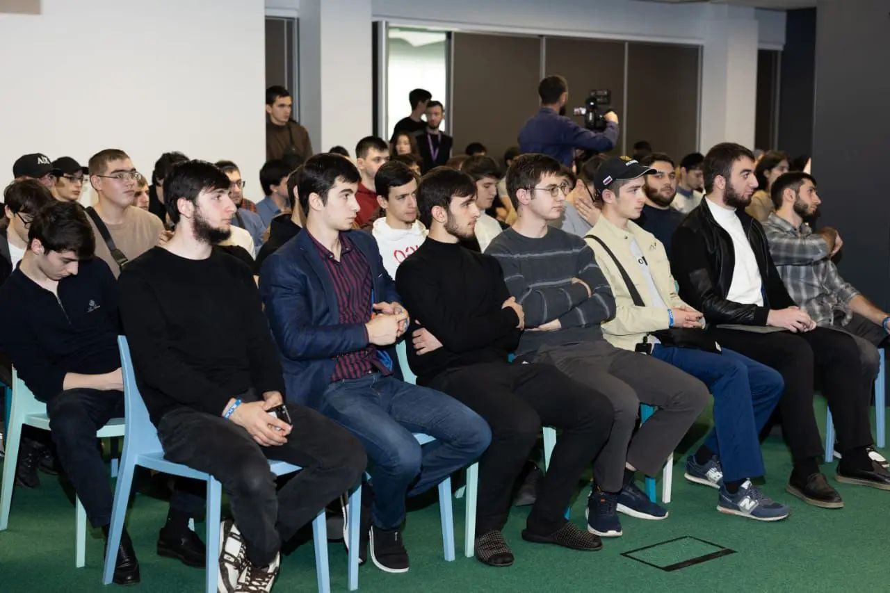 Порядка 200 человек начали осваивать ИТ-профессии в «Школе 21» в Магасе