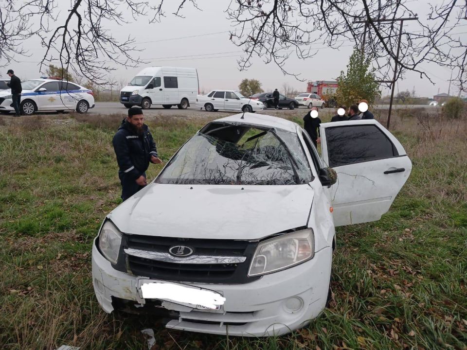 В 16:15 (мск) 13.11.2025 года в Центр обработки вызовов «Служба 112» поступило сообщение о дорожно-транспортном происшествии в городе Сунжа не доезжая до поста ГАИ